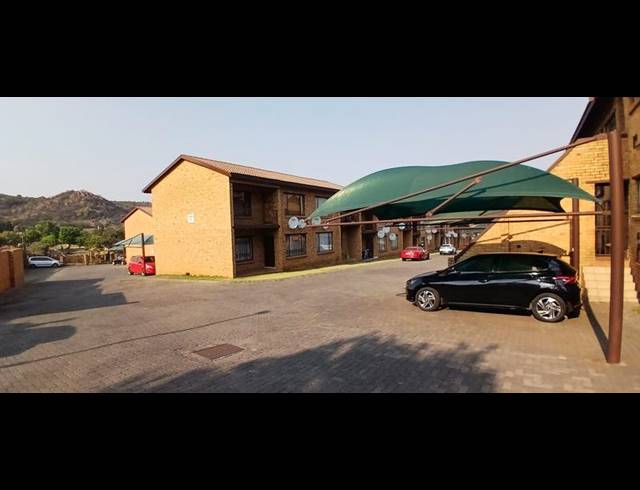 2 BEDROOM TOWNHOUSE FOR SALE IN MEREDALE